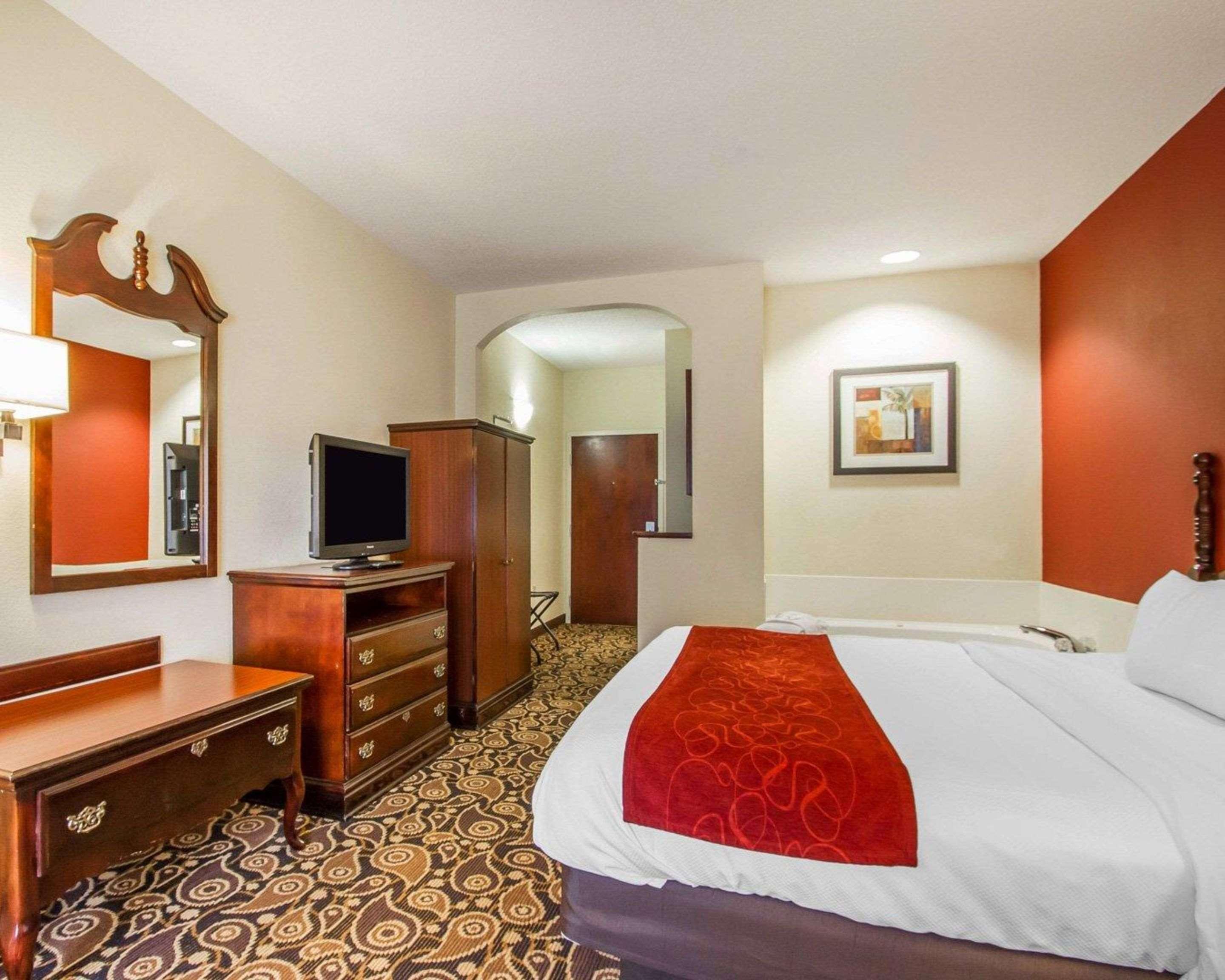 Hotel Comfort Mobile East Bay