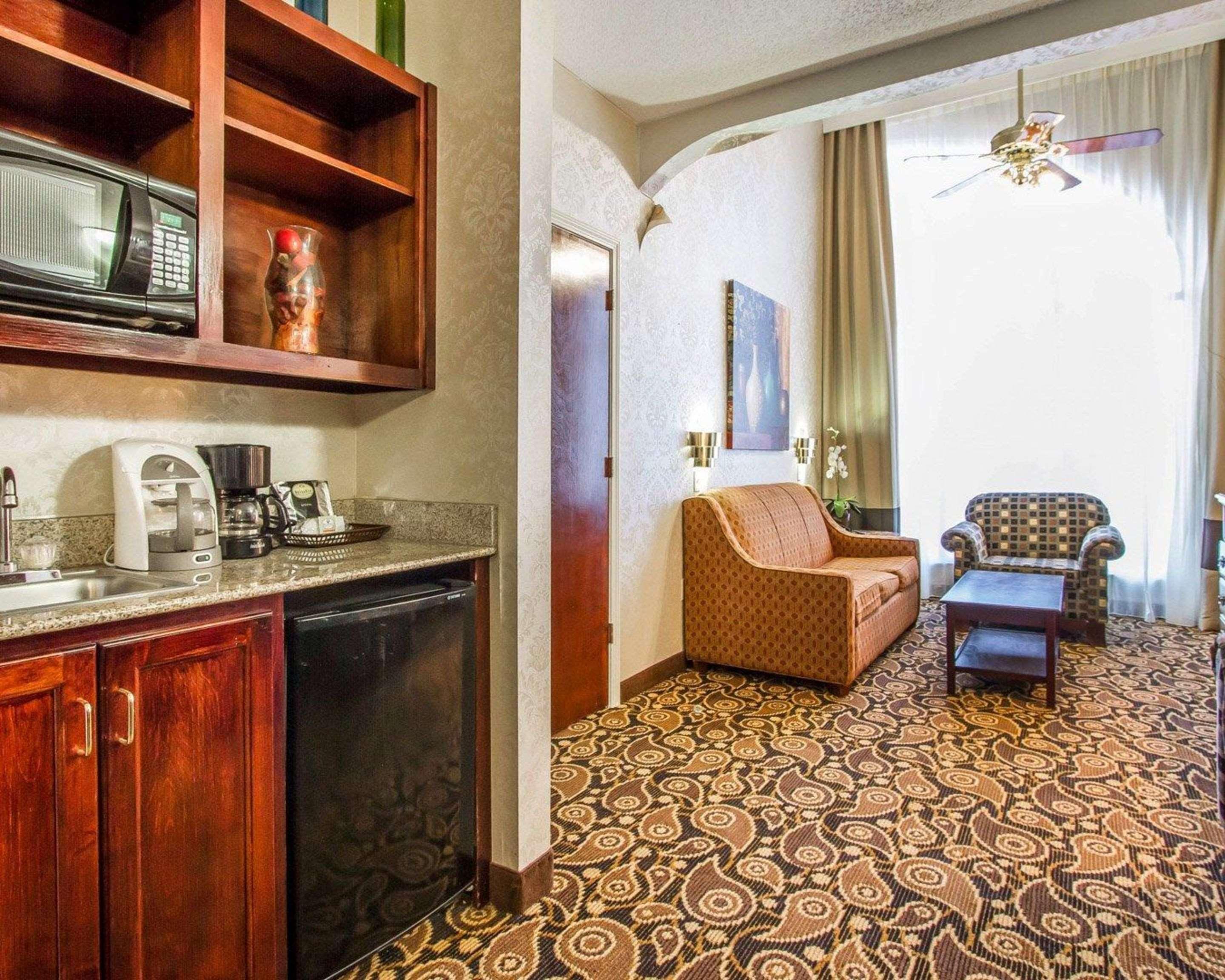 Hotel Comfort Mobile East Bay