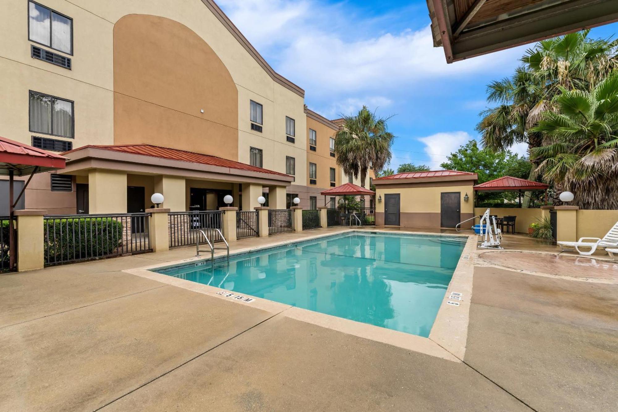Hotel Comfort Mobile East Bay