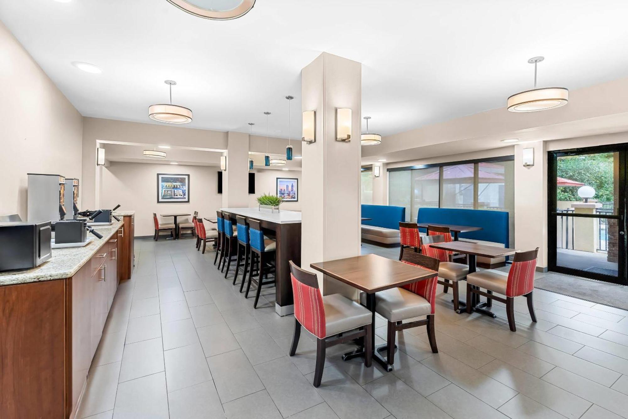 Comfort Mobile East Bay Hotel 3*