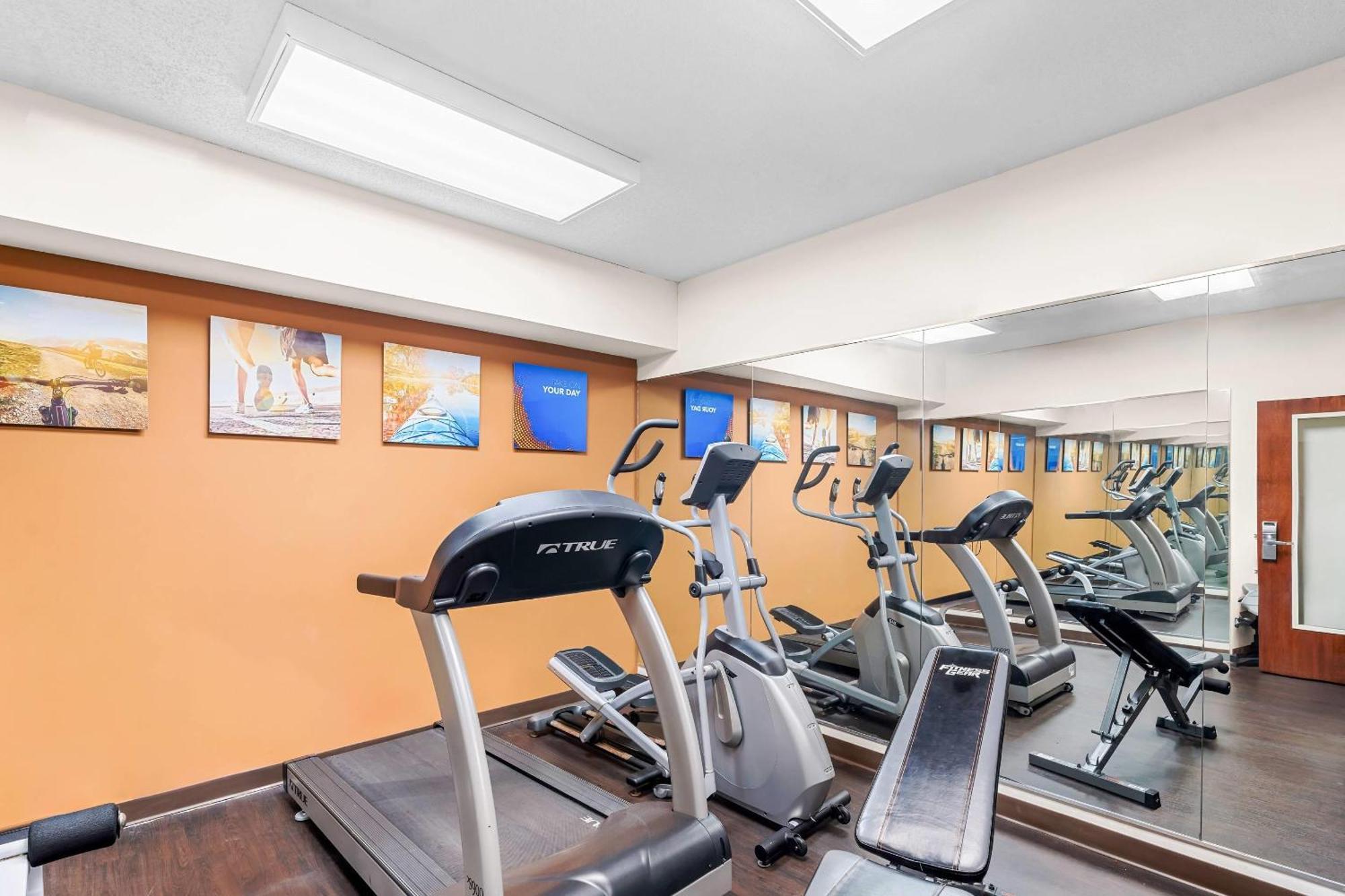 Hotel Comfort Mobile East Bay 3*