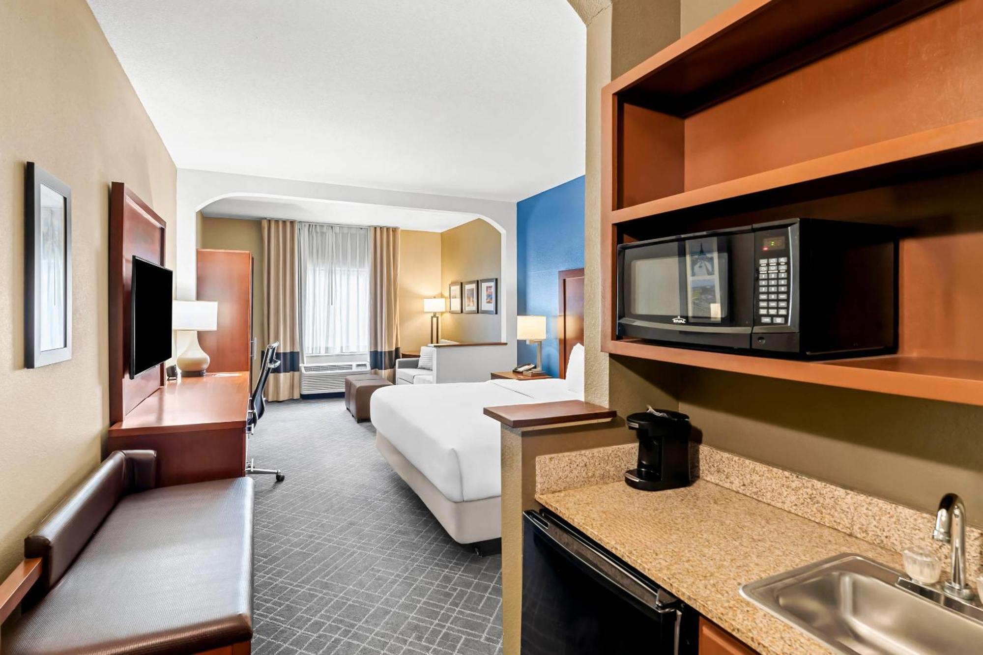 Hotel Comfort Mobile East Bay 3*